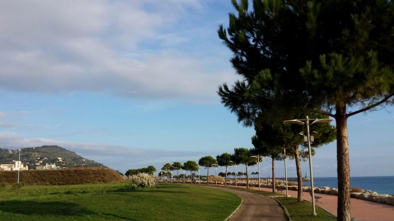 Appartamento Incantevole A 100Metri Dal Mare E Accanto Alla Pista Ciclabile Империя Экстерьер фото