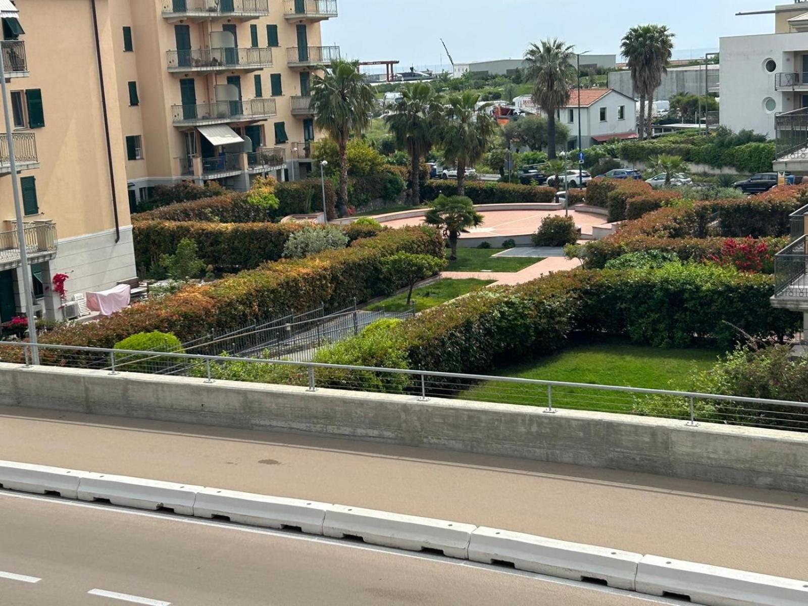 Appartamento Incantevole A 100Metri Dal Mare E Accanto Alla Pista Ciclabile Империя Экстерьер фото